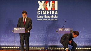 Foto da semana da SIC Noticias por EPA, com o titulo: Pedro Passos Coelho e homólogo Mariano Rajoy dicursam no âmbito da Cimeira Luso-Espanhola da qual saíram medidas importante esta semana.